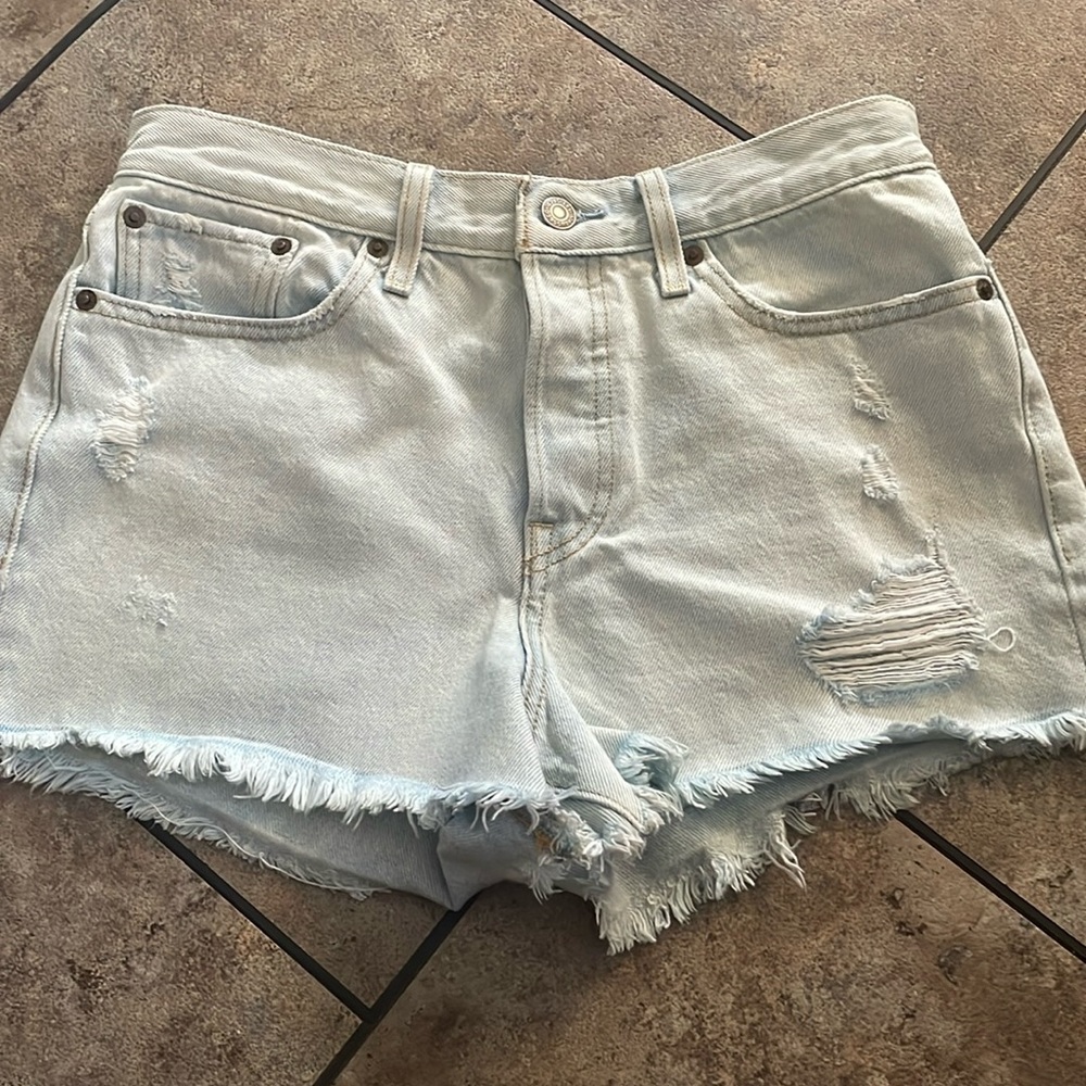 501 Levi’s cut-offs distressed button up shorts  28